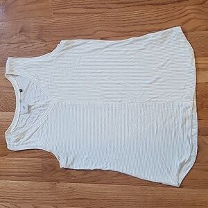 Cabi v-neck tank sz small